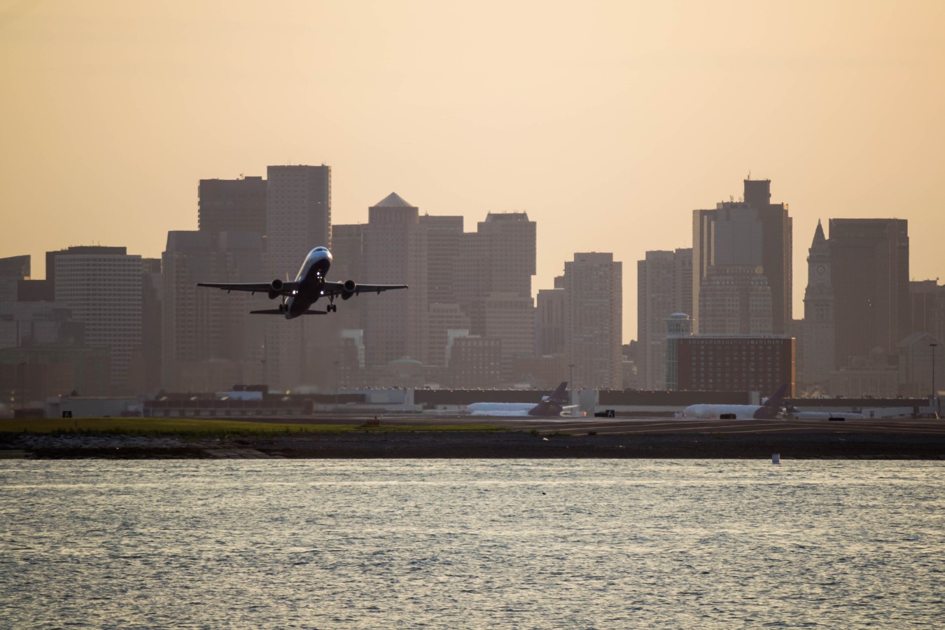 Boston Logan Airport Parking | ParkVia